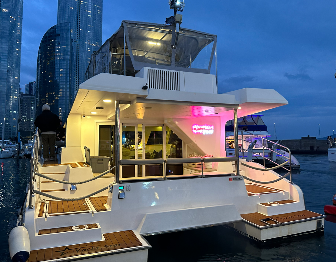 Busan] WithYacht Busan Marina Public Yacht Tour - Seoul PASS