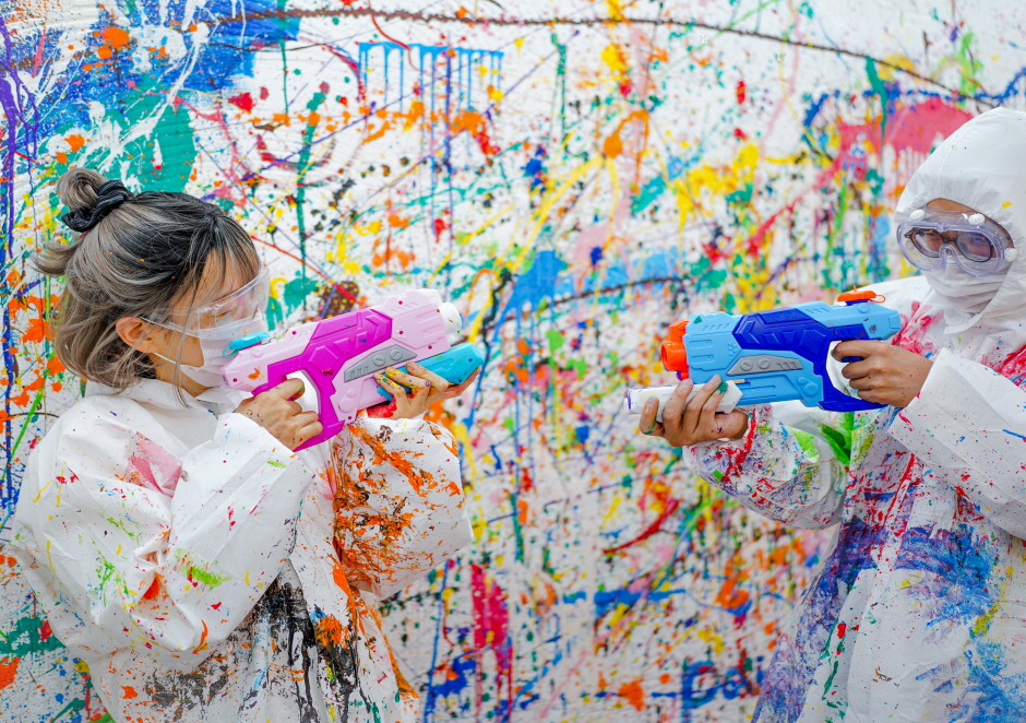 ソウル聖水】絵の具で覆われたスタジオでのアクションペインティング