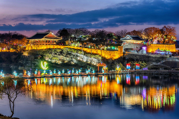 40faa829-940Floating-Lantern-Festival-1